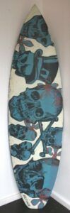 Db96 Surfboard Front Blue Skulls