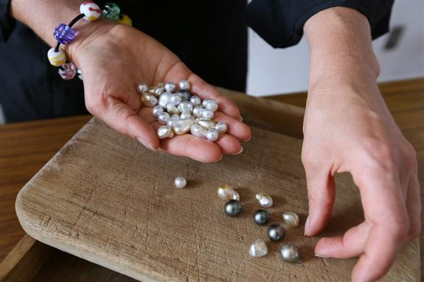 Evelyn Henschke With Pearls New